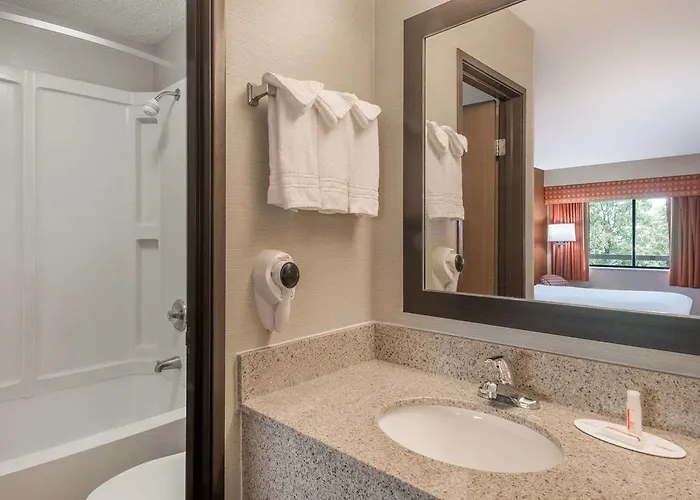 Days By Wyndham Fairgrounds Hotel